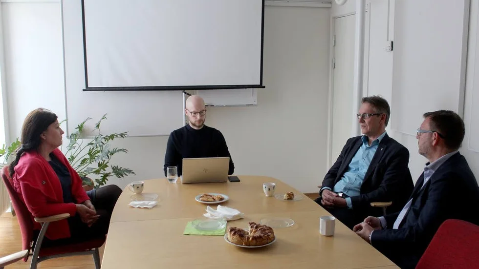 Det blev ingen enighet om underlagen för den eventuella försäljningen av Ena energi. Från vänster Helena Proos (S), Mika Mattila, Anders Wikman (NE) och Ingvar Smedlund (M).