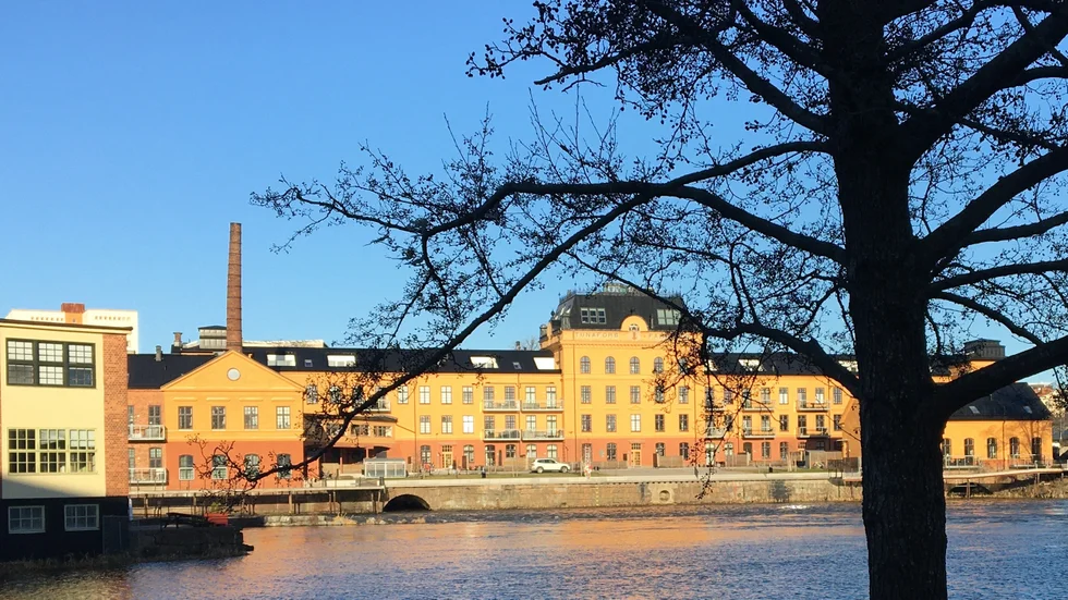 Tunafors fabriker på en bild från mars 2020 då skorstenen fortfarande stod kvar.