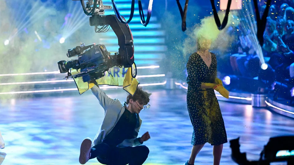 Aktivister tog sig in på dansgolvet under Charlotte Kallas dansnummer under finalen i "Let's dance" 2023. Arkivbild.