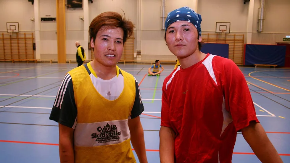 16-åringarna Hassan Rezai (till vänster) och Hadi Bakhshi, båda från Afghanistan, gillar idrott.