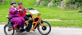 Jubel, snittar och bubbel när nya cykeln kom