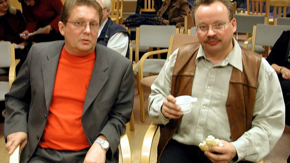 Backgård och Törnman offentliggjorde sin satsning mot riksdagen hösten 2001.