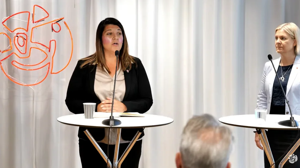 Storsjöbon Angelica Katsanidou (S), ordförande i regionstyrelsen, och partiledaren Magdalena Andersson (S) står bakom bidragskravet. Bilden är från en pressträff på torsdagen i Stockholm.