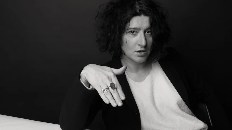 Maria Stepanova (född 1972) är en rysk författare, poet, essäist och journalist. "Minnen av minnet" har prisats i Ryssland och fått stor uppmärksamhet internationellt.