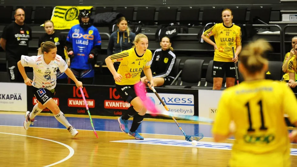 Steget före. Gästerna Dalen fick jaga Notviken under de två avslutande perioderna trots det vann man. Här är Helena Bäckman-Andersson, lagkapten i Notviken, steget före sin motståndare.