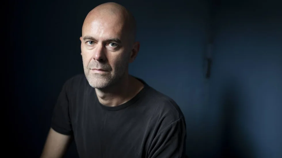 "Ålen var också vetenskapligt en enda stor gåta" skriver Kjell Lundholm i sin recension av Patrik Svenssons "Ålevangeliet".