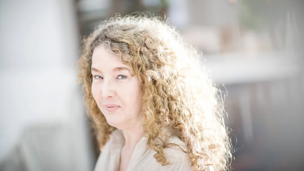Anna-Karin Palm är författare och kulturjournalist. Hon har skrivit flera böcker för både vuxna och barn. ”Jag vill sätta världen i rörelse” är hennes första biografi.