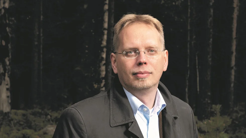 Robert Lundmark är professor i nationalekonomi vid Luleå tekniska universitet med huvudsakligt fokus på skogsrelaterade frågor.