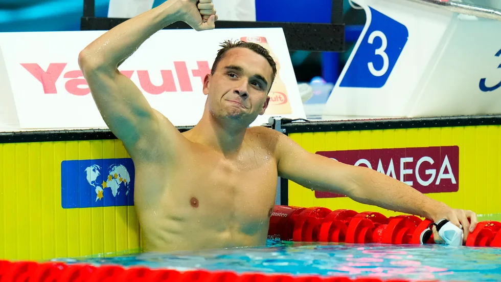 Kristof Milak efter att ha vunnit VM-guld på 100 meter fjäril på hemmaplan i Budapest i fjol. Arkivbild.