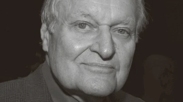 Den amerikanske poeten John Ashbery lyrik har tolkats av Tommy Olofsson, Vasilis Papageorgiou, Göran Printz-Påhlson och Ragnar Strömberg i boken med namnet ”Dikter”.