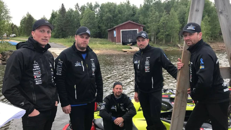 Kalle Bergdahl, Johan Malmström, Jocke Mörk, Johan Johansson och Johan Frohm är snart framme i Haparanda efter cirka 1000 mil på vattenskoter.