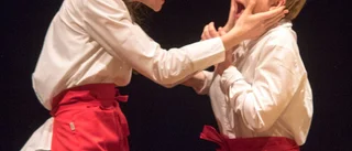 Sex kockar valde tysk dramatiker till examen