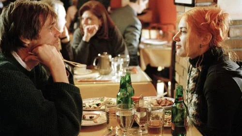 Jim Carrey försöker radera ut Kate Winslet från sitt minne i "Eternal sunshine of the spotless mind". Något som visar sig vara ganska svårt.