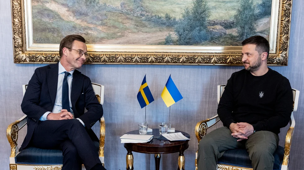 Sveriges statsminister Ulf Kristersson och Ukrainas president Volodymyr Zelenskyj i maj, när de träffades i Helsingfors. Nu har de talat i telefon, twittrar Zelenskyj. Arkivbild.