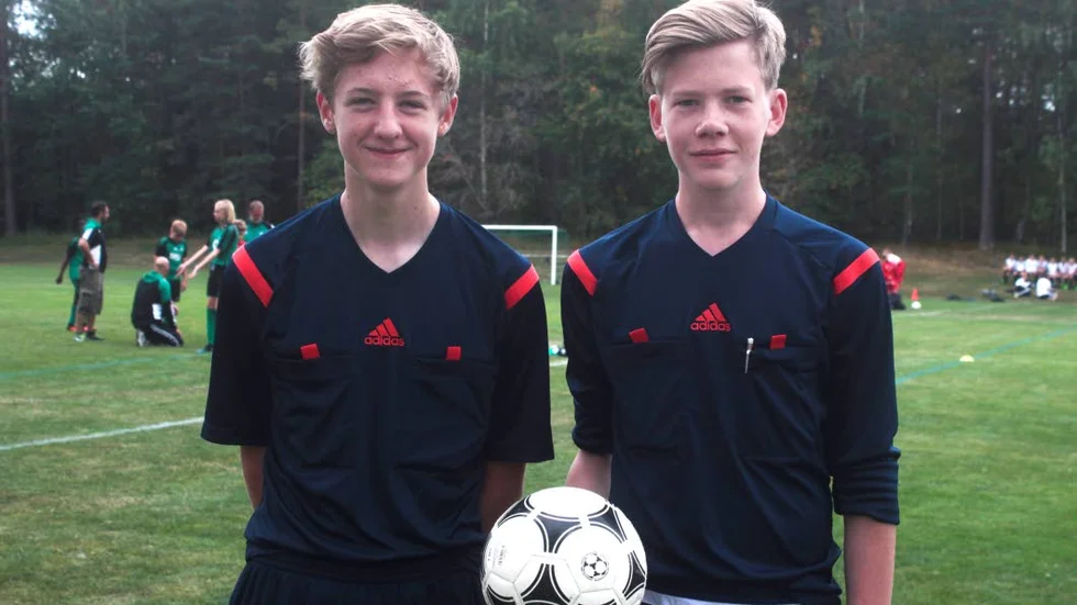 Domare. Wilhelm Nyström och Jesper Bodin tar sig an det tuffa jobbet.