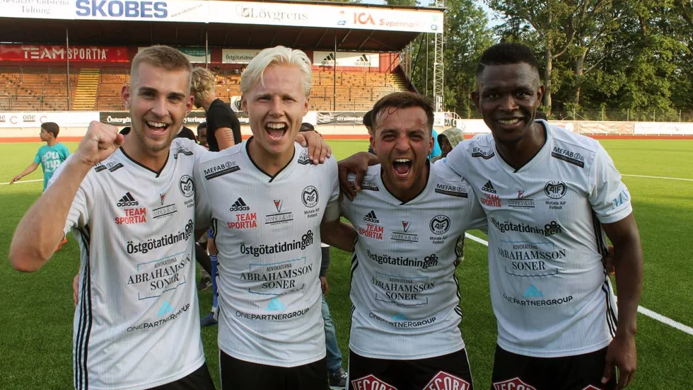 Det kan stärka att spela snyggt, men att vinna på moral stärker mer. Motala AIF ger sig själv chansen till kval, skriver Jens Bollius efter segern mot Assyriska.