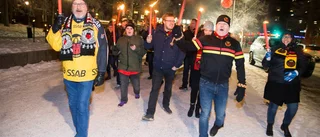 Bildextra: Här är Luleåfansens fackeltåg