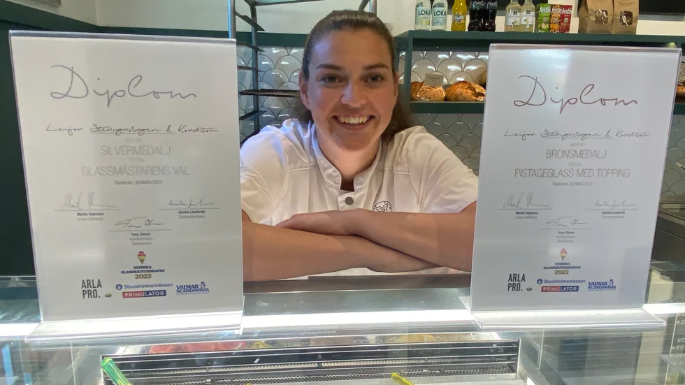 Hanna Bigelius är glassmästare på Lejon stenungsbageri och en av Sveriges främsta på att göra glass. Hon har gjort flera toppresultat på SM i glass.