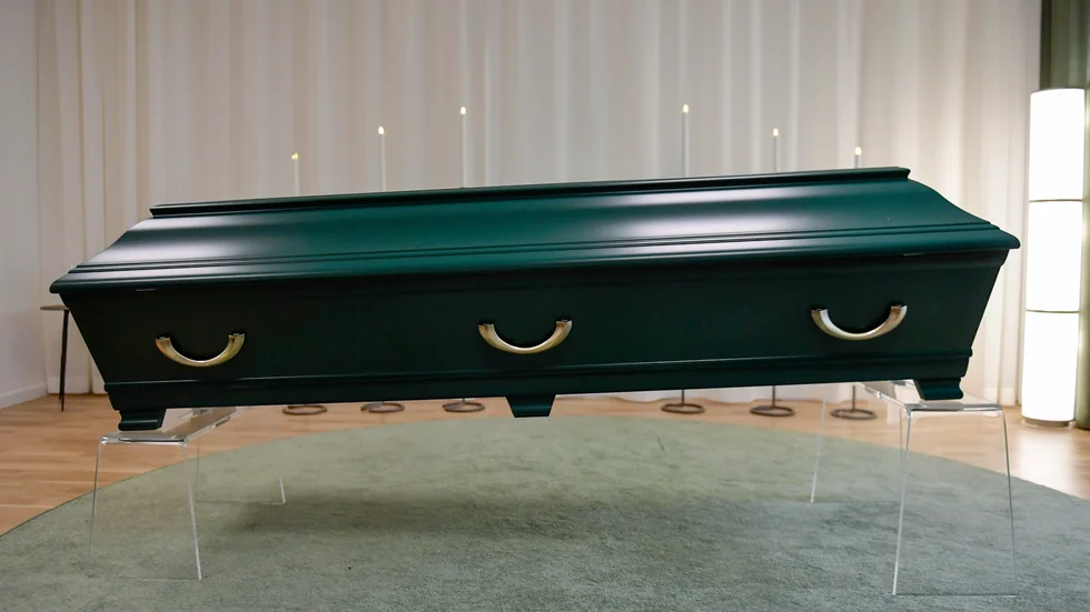 Mitt i vakan började kistan ge sig i från sig ljud. Arkivbild.