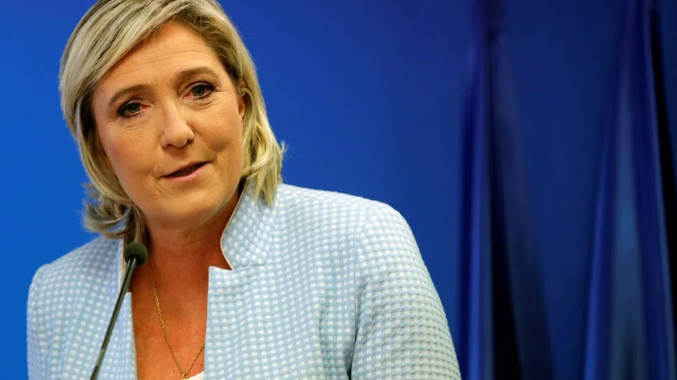 LE PEN. Marine Le Pens väljare finns främst i medelklassen i städerna och på landet.
