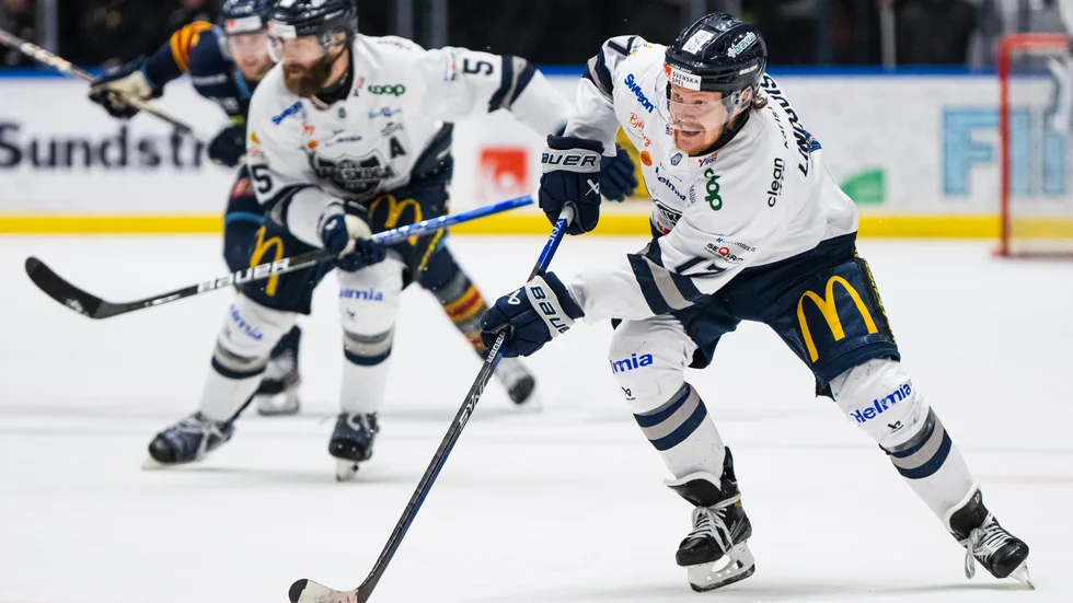David Lindquist lämnar allsvenska Karlskoga för spel i Schweiz.