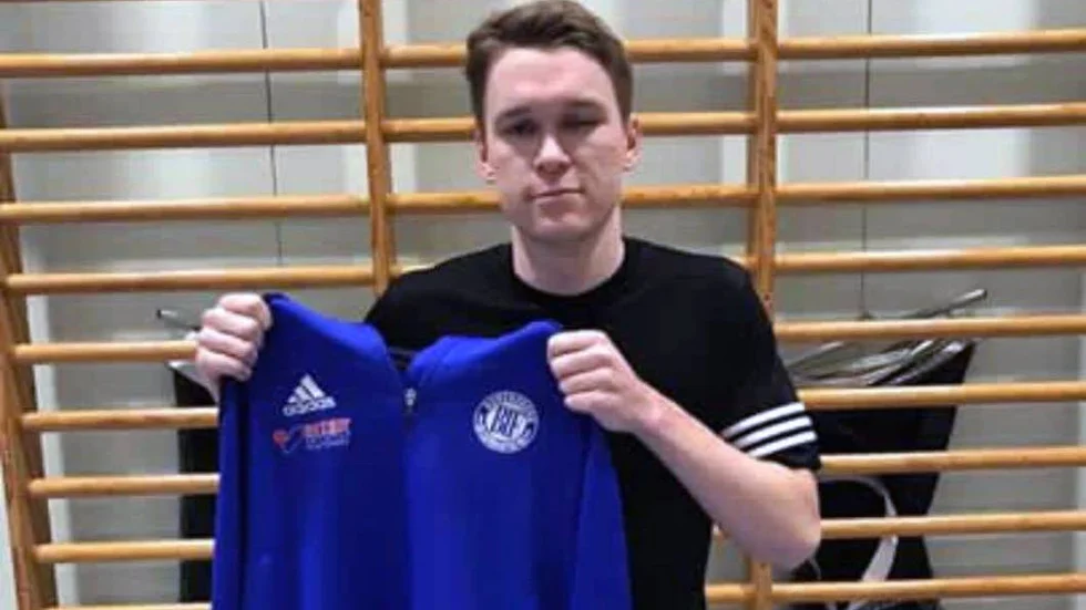 TILL BORENSBERG. Innermittfältaren Fredrik Karlsson är klar för spel i Borensbergs IF:s division 5-lag.