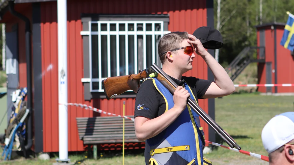 Efter fem serier stod Edvin Moberg från arrangörsklubben som favorittippad ledare av helgens GP-tävling i skeet.I finalomgången blev det ett brons.