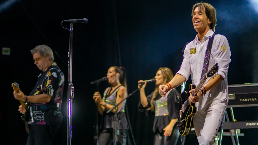 Per Gessle och Gyllene Tider kom till Sundbyholm under sin pågående Hux Flux-turné.