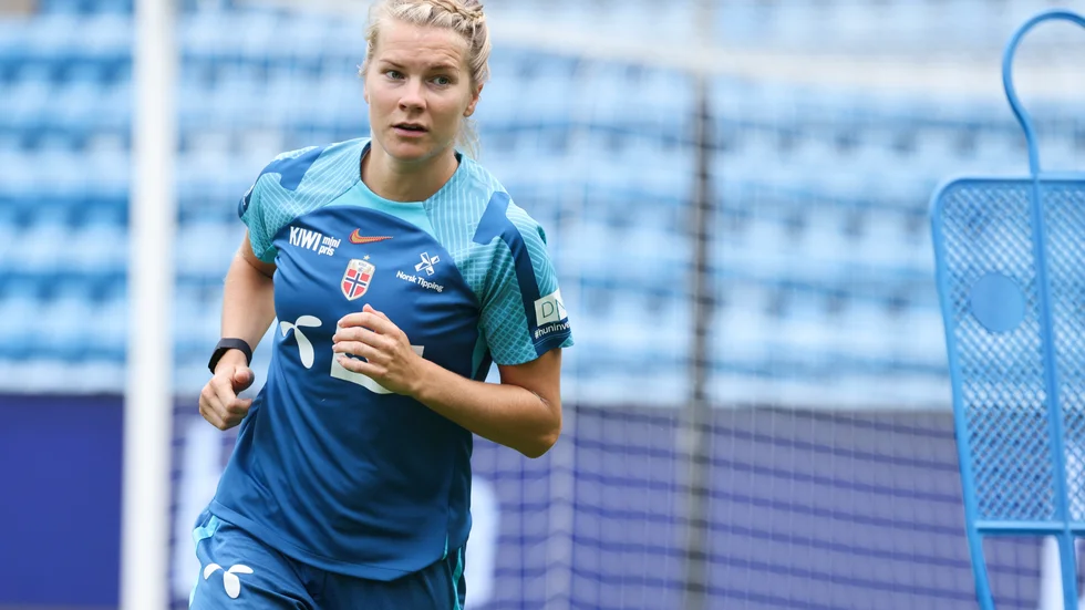 "Det jag förväntar mig är att vi står upp och att vi är villiga att gå hela vägen.", säger Ada Hegerberg på en digital pressträff.