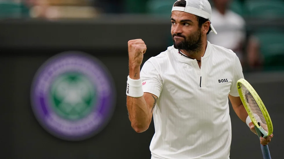 Berrettini firar en vunnen boll mot tysken Alexander Zverev.