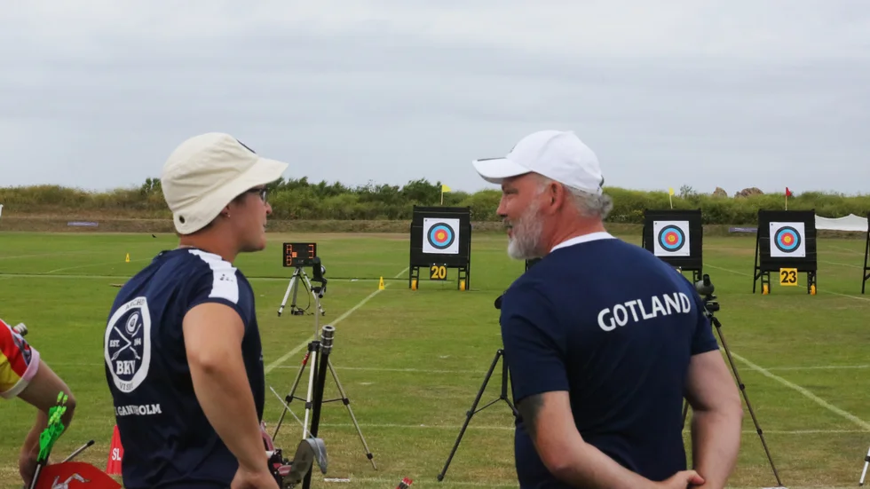 Rebekka Gannholm och tränare Peter Leijon satte detaljerna när det räknades under dagens 1440 Recurve i bågskyttet.