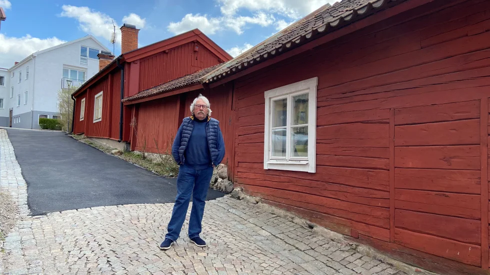 "Jag tycker att sten är det naturliga materialet i området", säger Hans Noreen om Yxhammarsgränd i Strängnäs. Han bor själv i kvarteret.