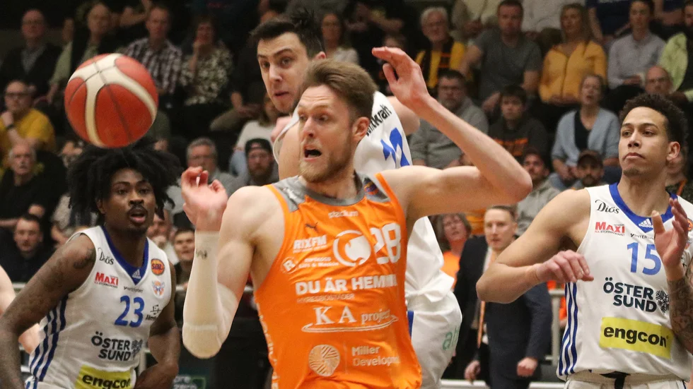 Nick Spires satte tre poäng och tog tre returer.