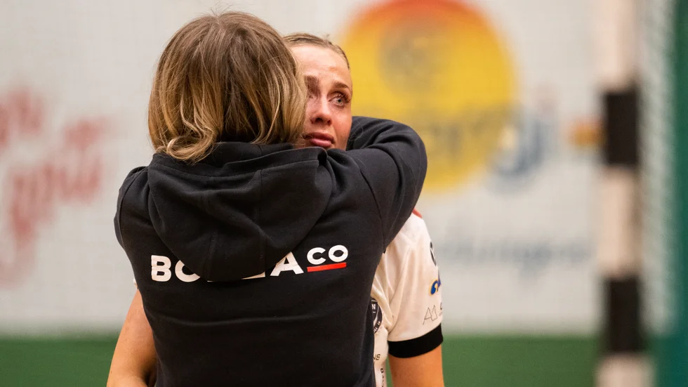 Bodens Emmy Nordmark deppar efter förlusten i den femte och avgörande kvalmatchen till SHE.