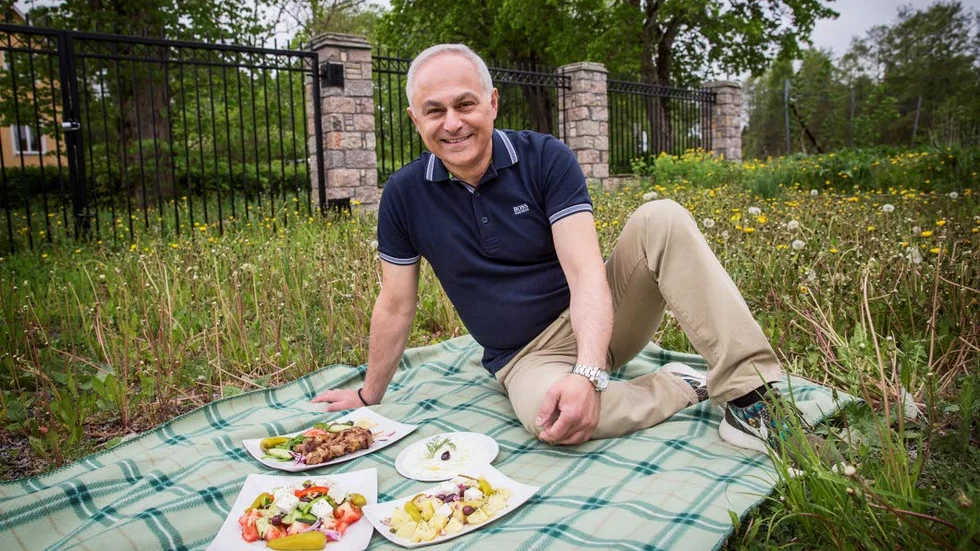 Smårätter. Typiskt för det grekiska köket är att äta smårätter. Det har Nikos Chatziconstantinou tagit fasta på när han tipsar om picknickmat.