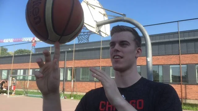 Snurr på karriären. Oliver Ehrnvall siktar på en NBA-karriär, men först väntar fyra år med collegebasket.
