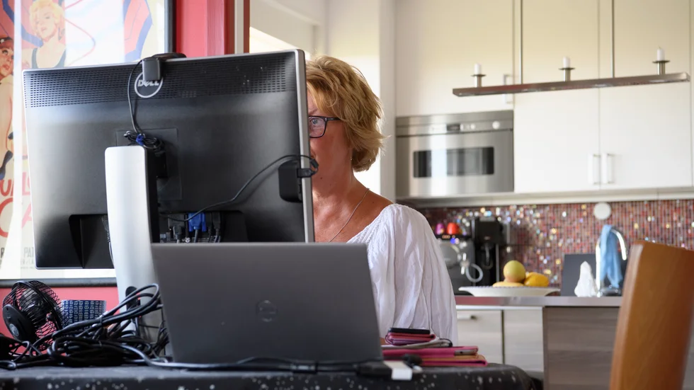 "Distansarbete kommer för många att bli det nya normala. Om Region Kalmar län vill nå ambitionen att bli Sveriges bästa arbetsgivare kan inte detta faktum ignoreras", skriver debattörerna.