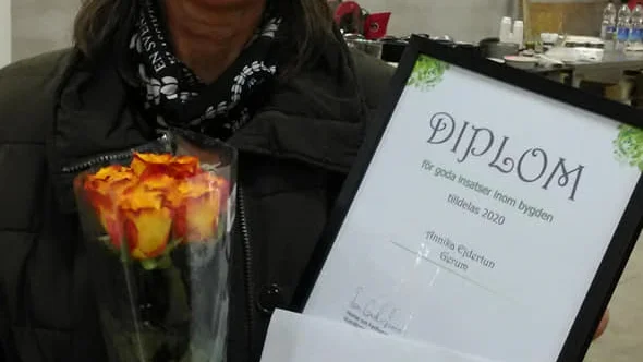 Annika Ejdertun, stolt pristagare av årets landsbygdskvinna i Hemse- Fardhem gille.