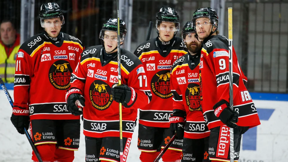 Viljami Juusola, född 2003, tränade för första gången med Luleå Hockeys A-lag.