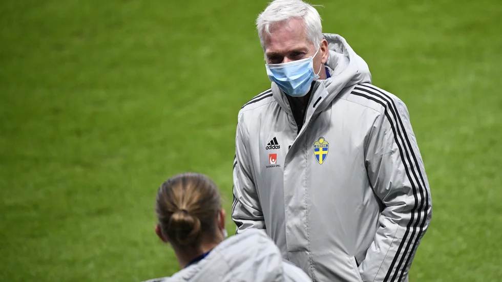 Håkan Sjöstrand, generalsekreterare i Svenska fotbollförbundet, är på plats på den kritiserade landskampen på Brøndbystadion.