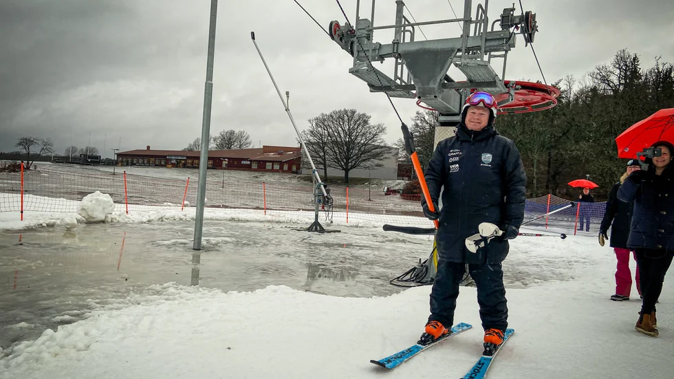 Magnus Isaksson, ordförande i Tunafors SK slalom, var en av de första som fick åka uppför Vilstabacken i den nya liften.