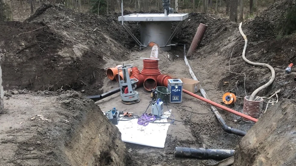 Såhär såg det ut när pumpstationen vid Granliden byggdes. Nu har området fått kommunalt vatten och avlopp.