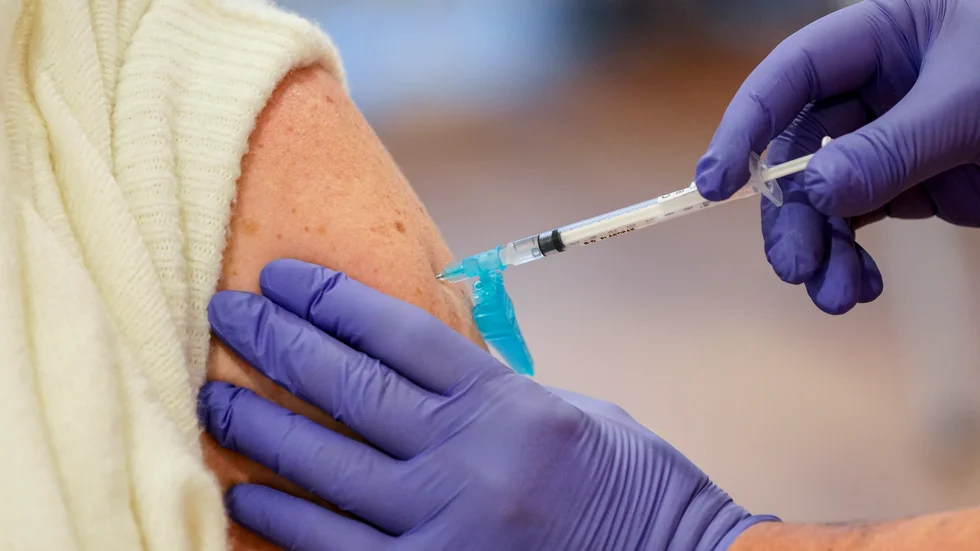 800 anställda och vikarier i Vimmerby kommun har får möjligheten att vaccinera sig mot covid 19. Hittills har 66 procent av dem tackat ja.