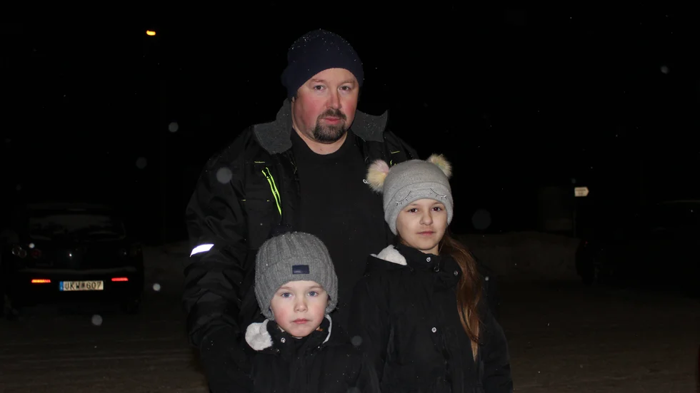 Västerviksbon Stefan Melin var tidigare arbetssökande men blev nyligen erbjuden en nattjänst på Scania i Oskarshamn. Men då behöver barnen Elis år och Saga barnomsorg kvällar och nätter.