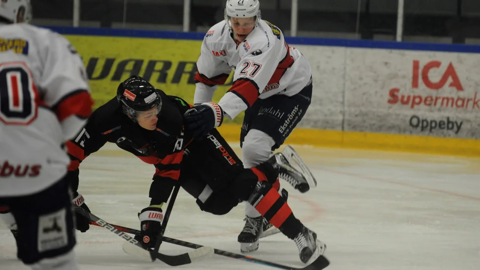 Nyköping hade väldigt svårt att komma till bra lägen mot bottenlaget Sollentuna. Här försöker sig Olli Iisakka på en flygande backhand.