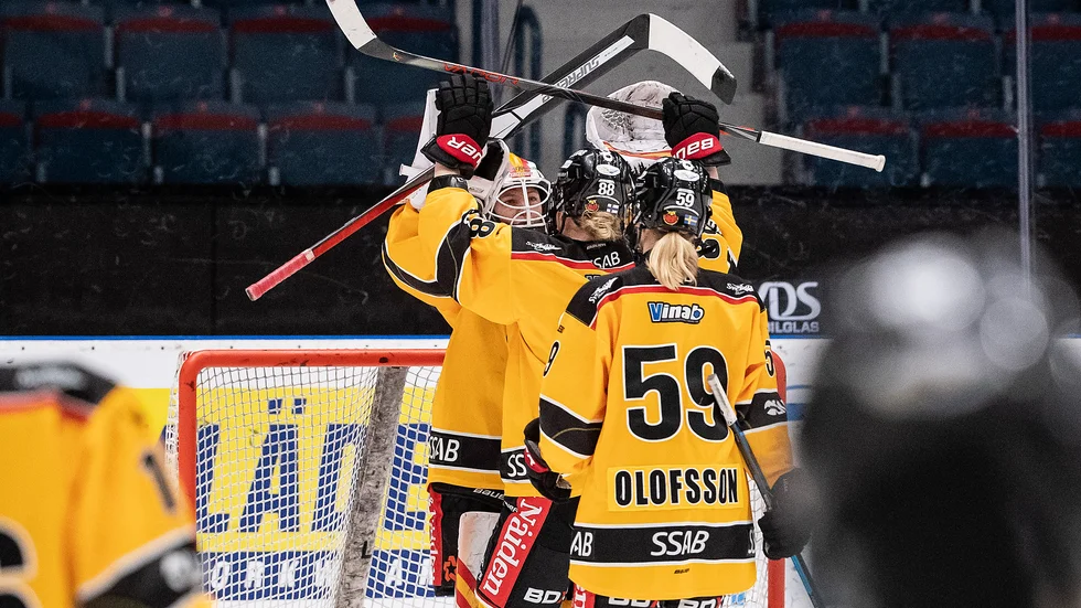 Sara Grahn höll nollan när Luleå Hockey/MSSK tog sin 18:e raka seger. Nu är laget bara en vinst från seriesegern.