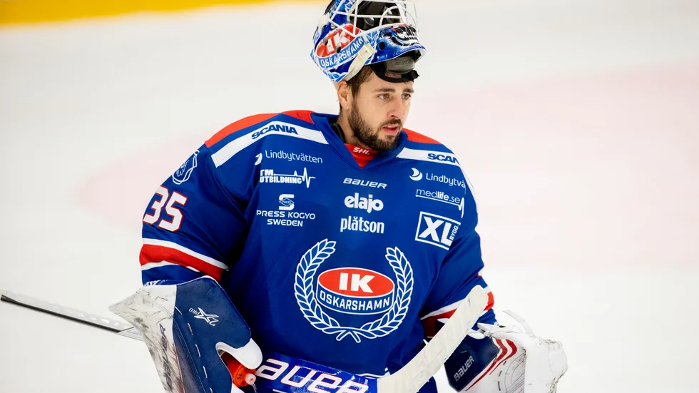 Oskarshamns Joe Cannata hade ingen rolig kväll mellan stolparna hemma mot Färjestad. Arkivbild.