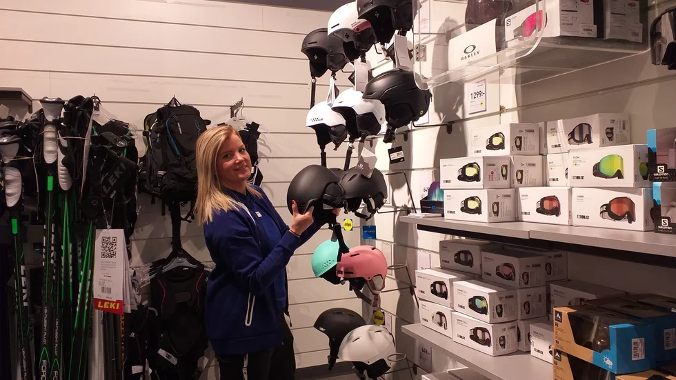 Jenny Eriksson på Intersport berättar att vintervädret har ökat försäljningen kraftigt. 