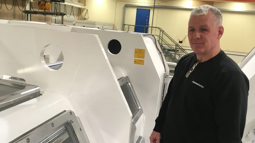 Edward Burns är processtekniker vid ChromoGenics nya anläggning i Uppsala.