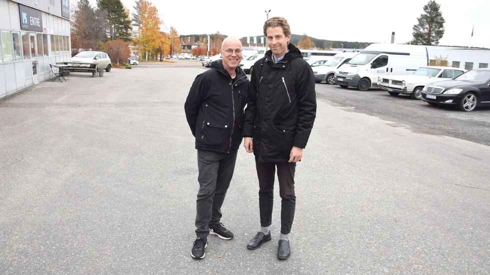 Mats Brännström (t v) pensionerar sig som vd  i Norrlands Bil Service och ersätts av Johan Söderberg.